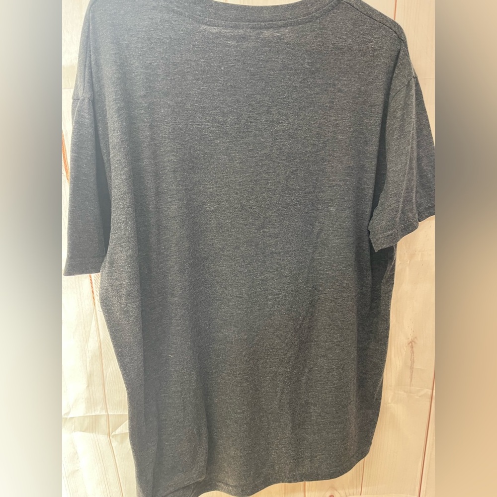 🌹Gray Graphic Tee with Beach Please‎ Print - Picture 5 of 5